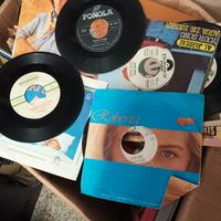 vari dischi in vinile 45 giri 