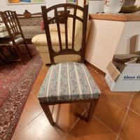 Sedie 6 in legno massello e imbottite.