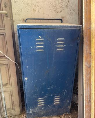 Armadietto equitazione porta selle