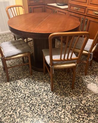 Tavolo rotondo con 4 sedie