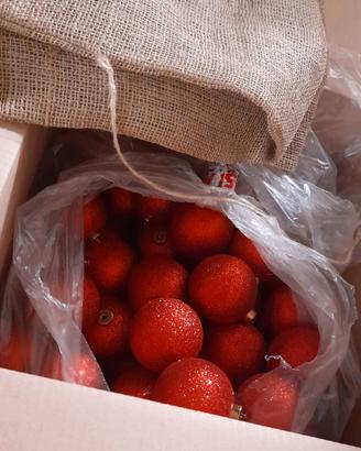 Tre sacchetti con palle di Natale