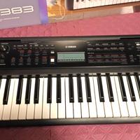 Tastiera Yamaha PSR-E383 più accessori vari.