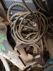 Escavatore con attacco a tre punti in buono stato