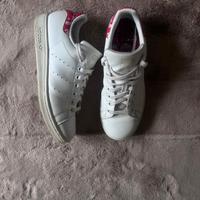 Adidas Stan Smith Bianche con Dettagli Rossi - Tag