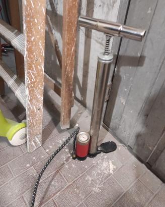 Pompa manuale da officina per bicicletta