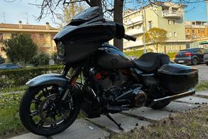 Street Glide CVO Fade Black 2025