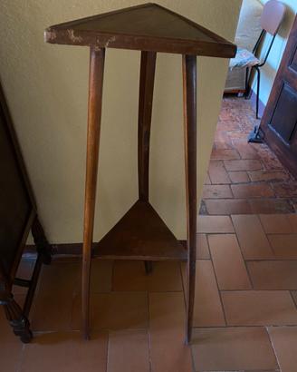 Trepiedi- antico, in legno con mensoline
