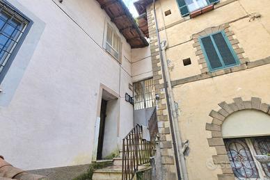 Cave (rm) - 90 mq ristrutturato travi in legn