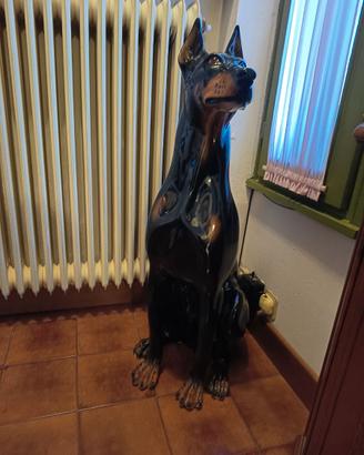 cane dobermann in ceramica