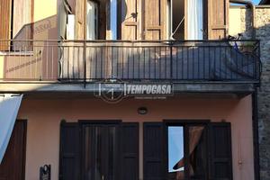 TRILOCALE INDIPENDENTE CON BALCONE IN CENTRO PAESE