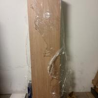 Mobile in plastica ed armadietto ad un anta