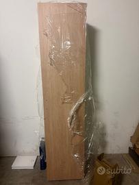 Mobile in plastica ed armadietto ad un anta