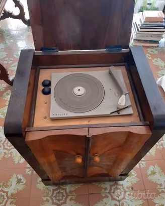 Mobile con radio e giradischi anni '30