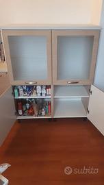 Credenza da cucina/soggiorno con vetrine superiori