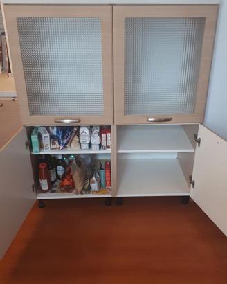 Credenza da cucina/soggiorno con vetrine superiori