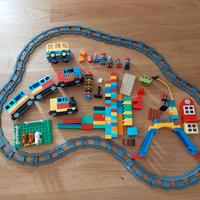 Treno Lego Duplo e altri giocattoli