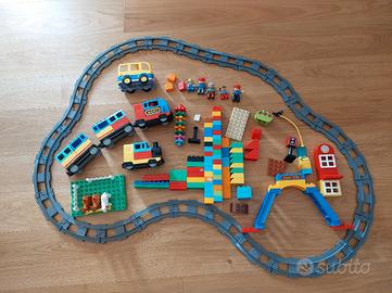 Treno Lego Duplo e altri giocattoli