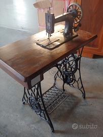 Due Macchine da cucire d'epoca