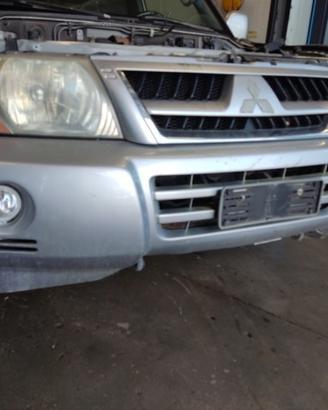 Paraurti anteriore MITSUBISHI PAJERO del 2005