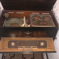 Mobile radio con giradisci anni 60 antico