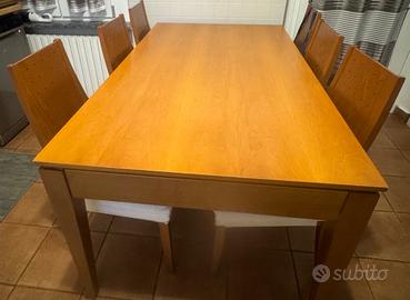 Tavolo da pranzo allungabile con sei sedie