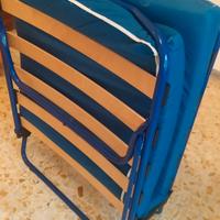 letto pieghevole con doghe in legno 