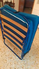 letto pieghevole con doghe in legno 