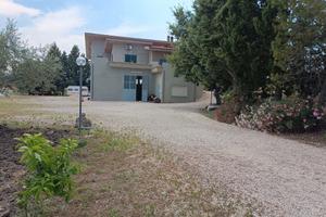 casa singola con terreno commerciale 
