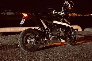 KTM DUKE 690 Black Edition 2015