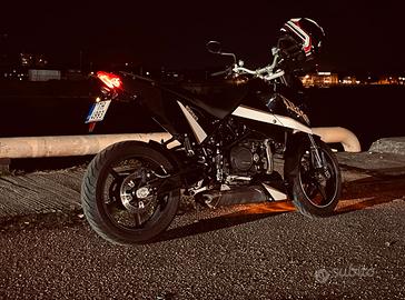 KTM DUKE 690 Black Edition 2015