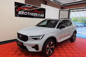 VOLVO XC40 B3 automatico PLUS DARK cloud blue