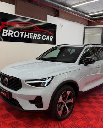 VOLVO XC40 B3 automatico PLUS DARK cloud blue