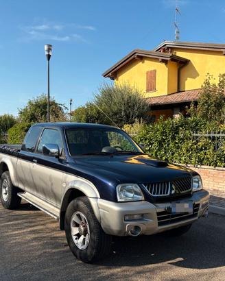 Mitsubishi L200 Club Cab con hard top