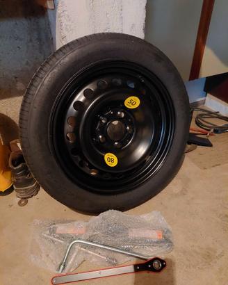 Ruotino di scorta con cric