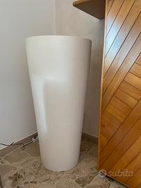 Vaso di plastica di design da interno ed esterno
