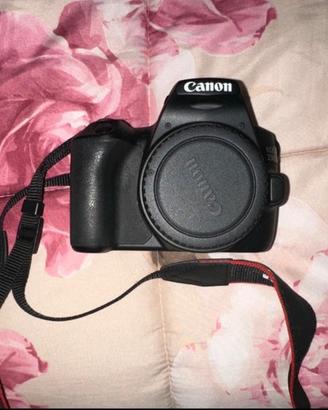 CANON 250D + obiettivo 18-55mm e borsa