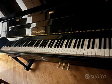 Pianoforte Hartmann con panchetto