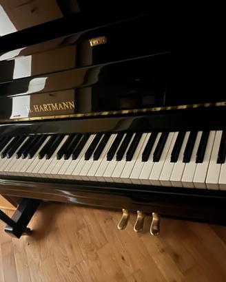 Pianoforte Hartmann con panchetto