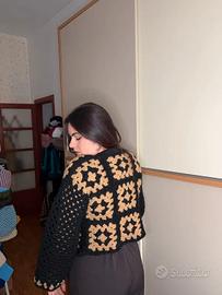 Cardigan nero e marrone senape uncinetto