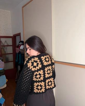 Cardigan nero e marrone senape uncinetto