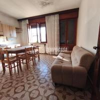 VILLA BIFAMILIARE DA RISTRUTTURARE CON TERRENO