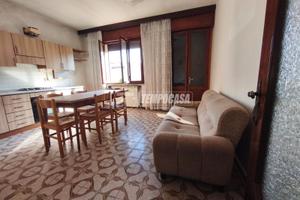 VILLA BIFAMILIARE DA RISTRUTTURARE CON TERRENO