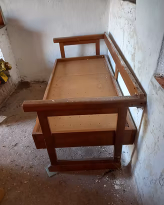 Divano in legno artigianale