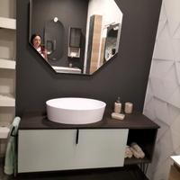 Bagno completo di rubinetto e lavandino