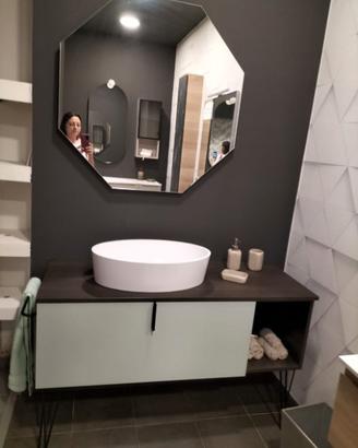 Bagno completo di rubinetto e lavandino