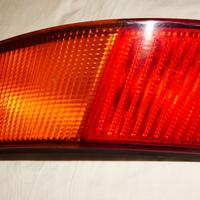 PORSCHE 993 FANALE POSTERIORE DX HELLA . LEGGI DES