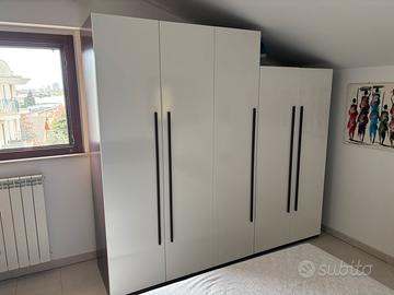 Armadio in legno laccato