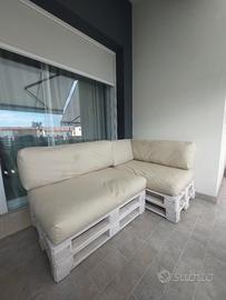 divano pallet con cuscini