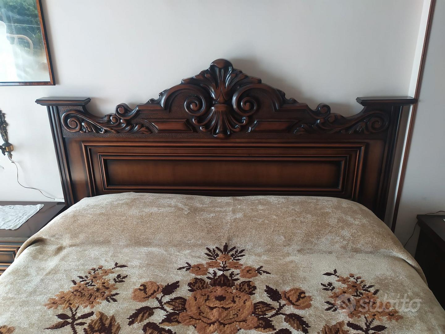 Letto singolo in legno noce antico