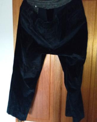2 paia di pantaloni di velluto a coste.